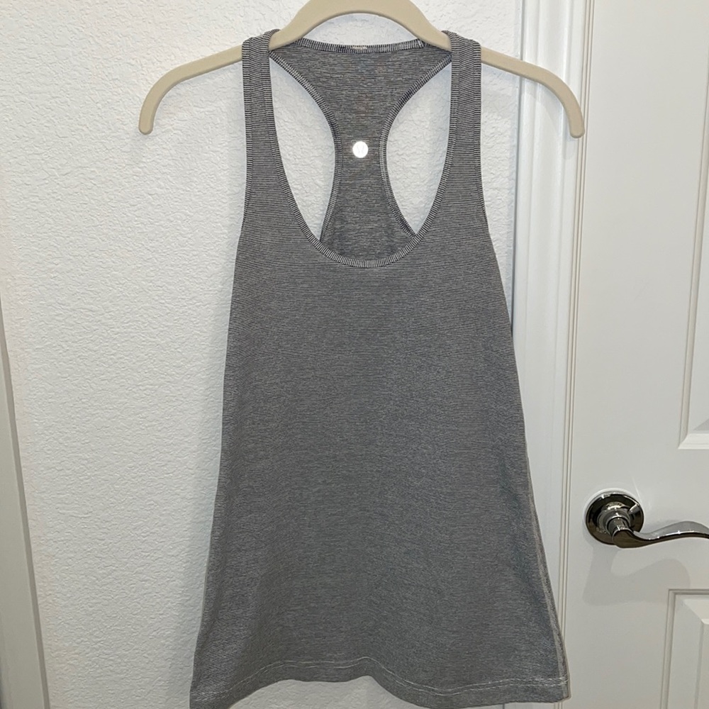 Lululemon Cool Racerback - 8 - EUC